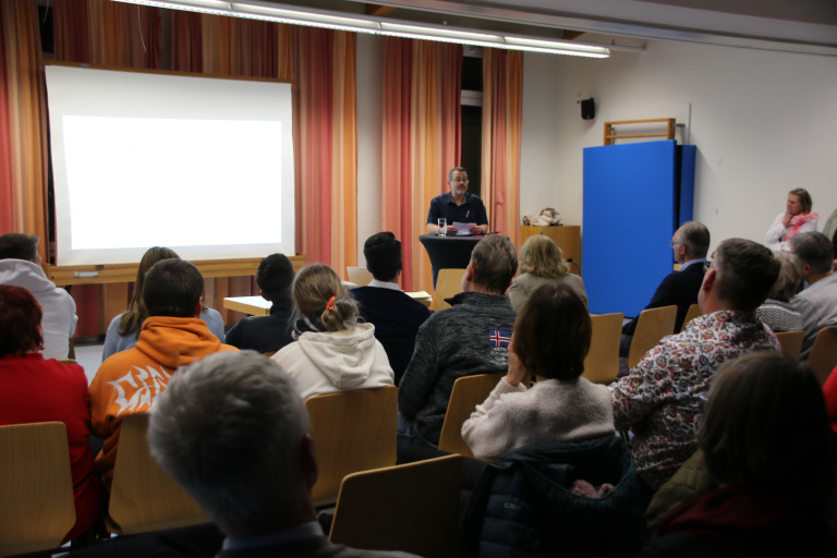 Nahversorgung Herr Amando Pinto Moos